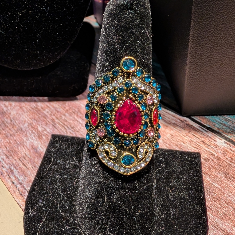 Exquisite Vintage-Inspired Synthetic  Zircon​ Ring with Sparkling Blue and Red.